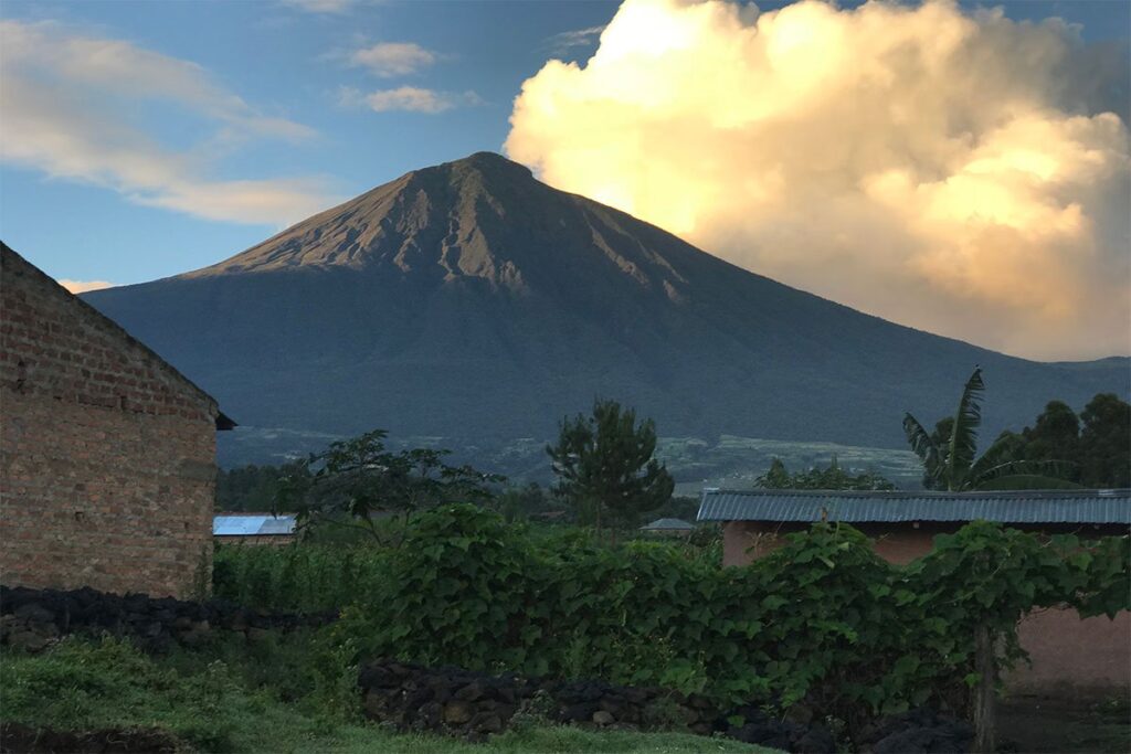 Hiking safaris in Volcanoes National park